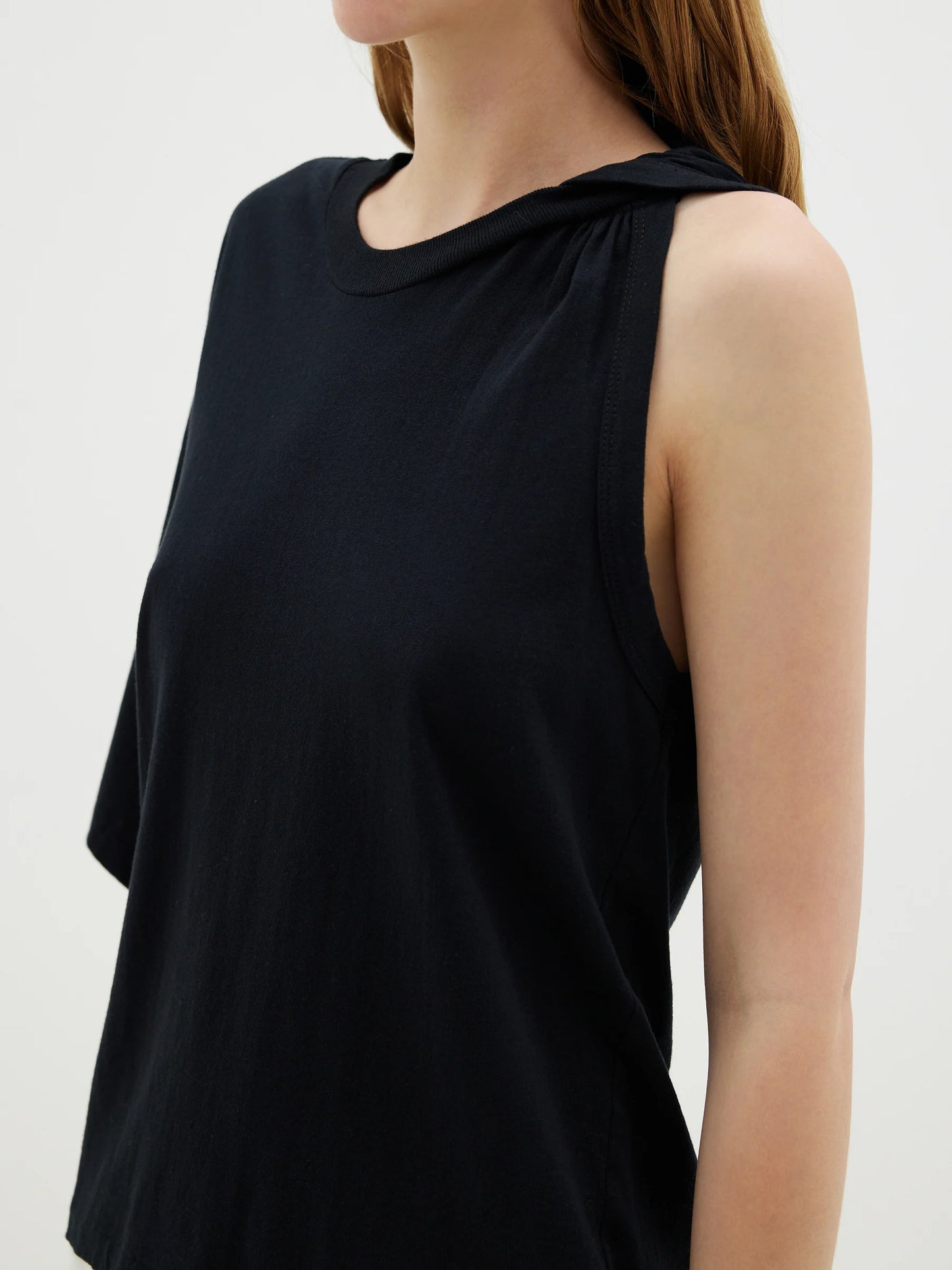 ASYMMETRIC TWIST DETAIL T SHIRT - BLACK