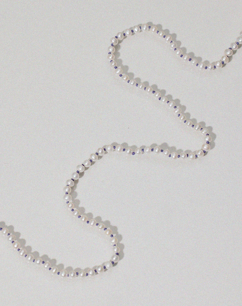 KNOTTED MICRO PEARL NECKLACE - SILVER RED