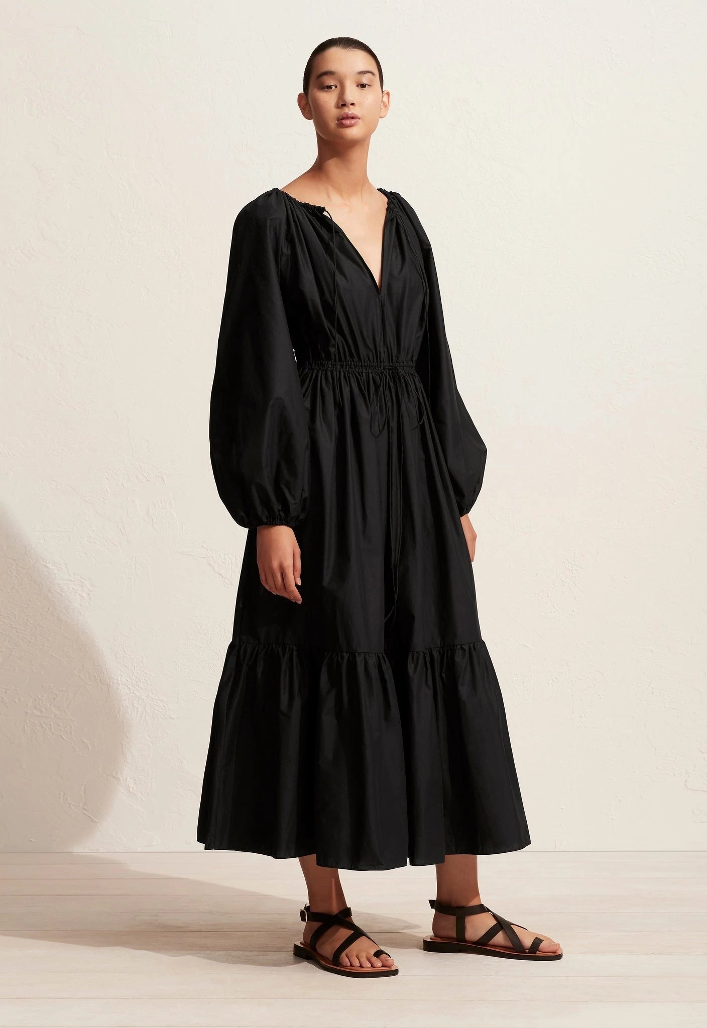 VOLUMINOUS CREW DRESS - BLACK