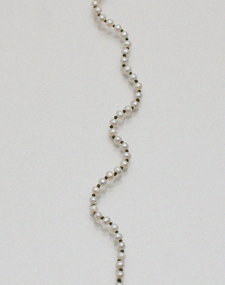 KNOTTED MICRO PEARL BRACELET - SILVER RED