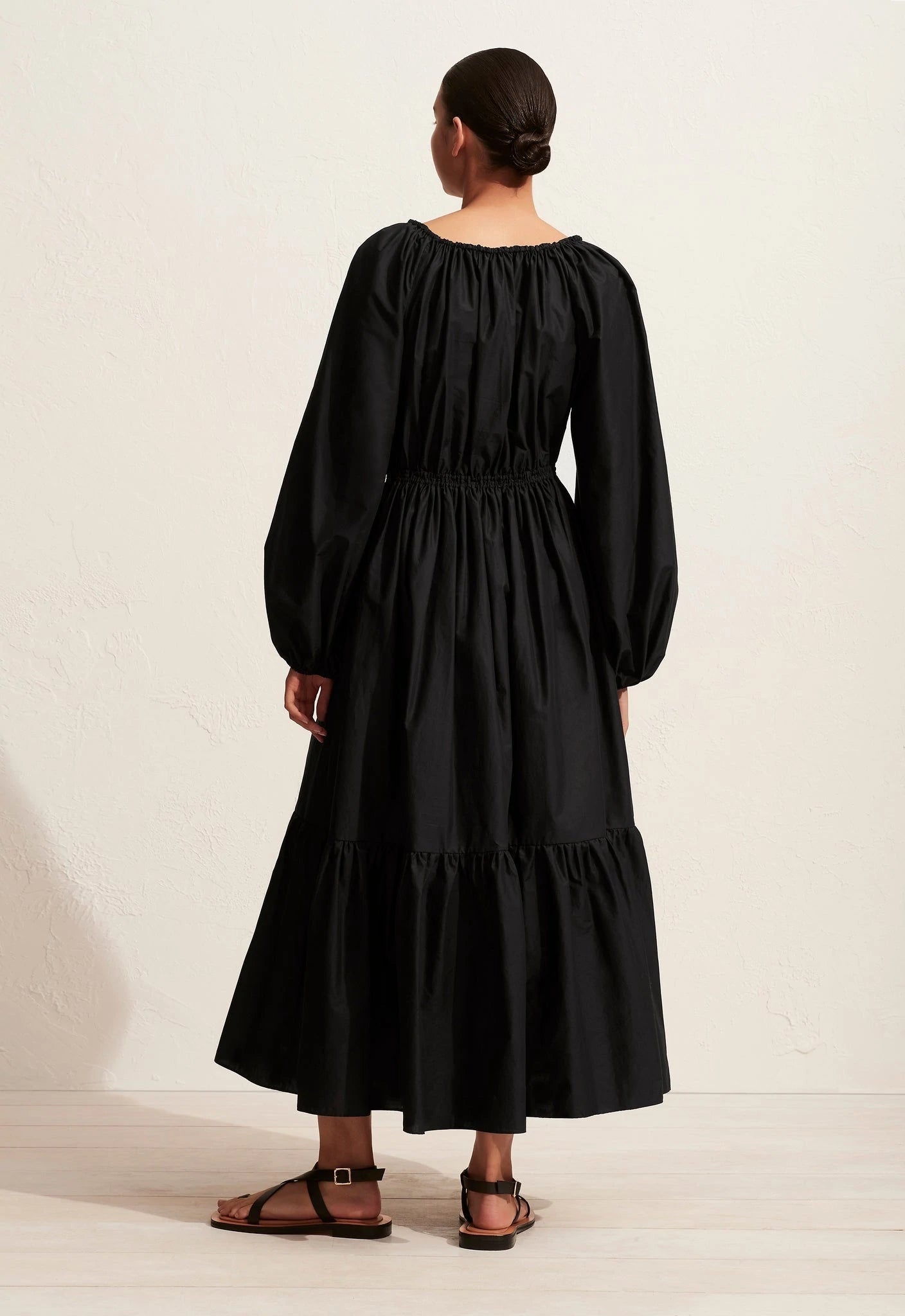 VOLUMINOUS CREW DRESS - BLACK