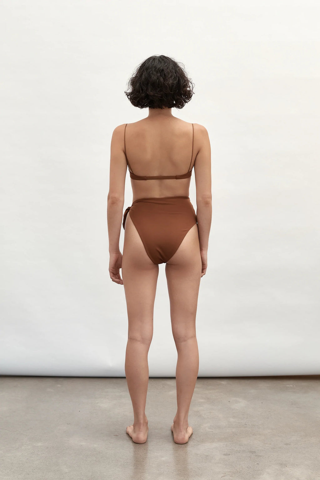 ASYMMETRICAL TIE BOTTOM - TRUFFLE
