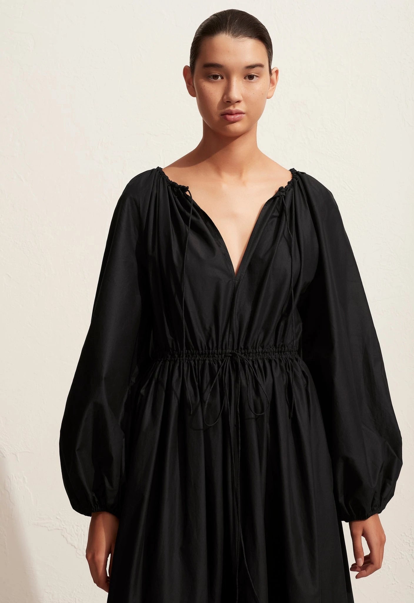 VOLUMINOUS CREW DRESS - BLACK